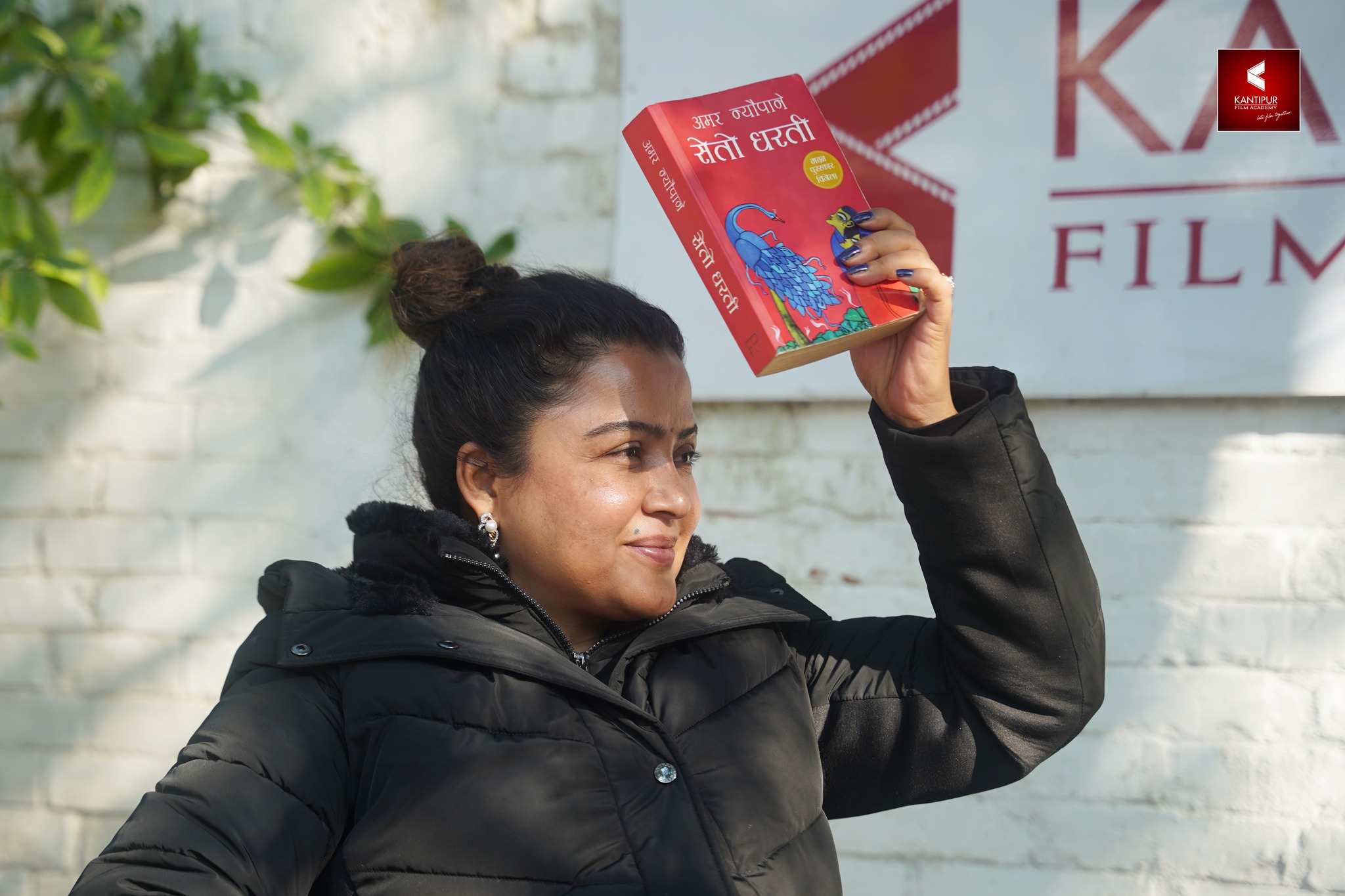 ‘सेतो धरती’ नाटकमा रेखा थापाको निर्माण