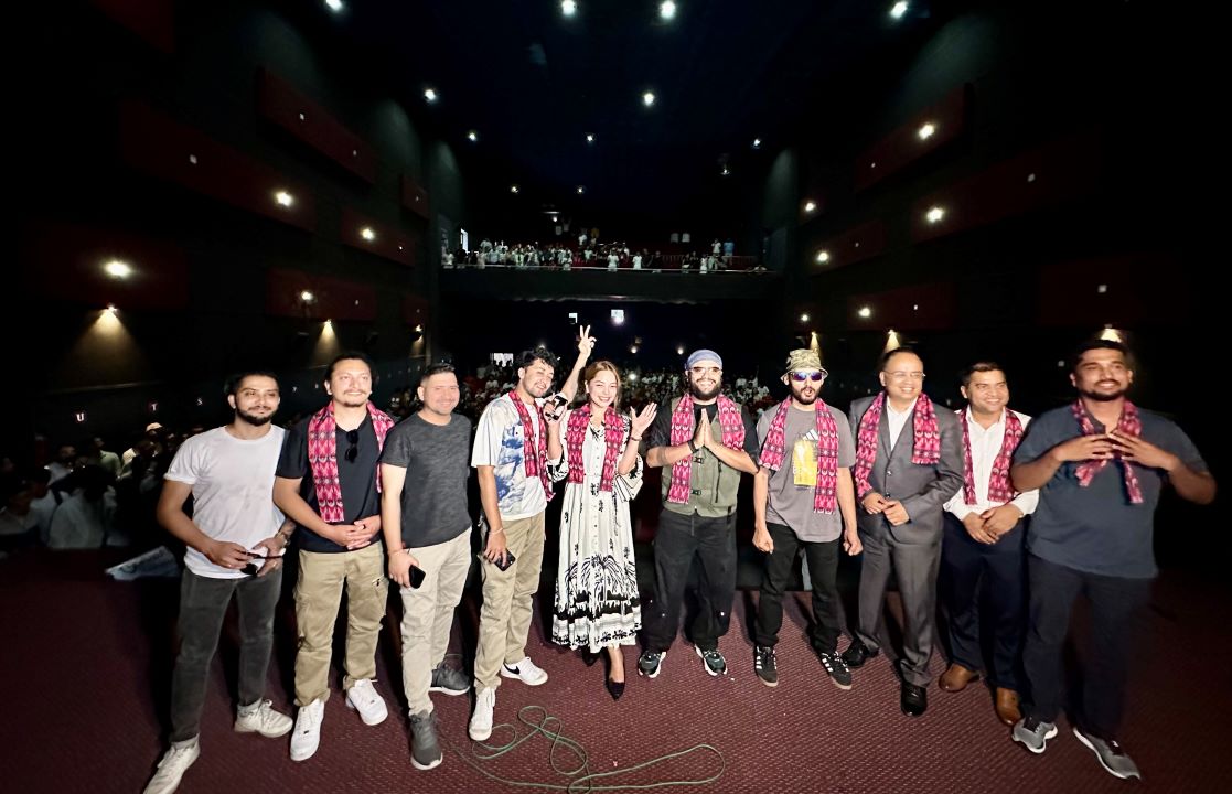 'ऊनको स्वीटर'को जादू: हलमा किशोर दर्शकको ओइरो, निर्देशक भन्छन्, 'भावनाले उमेर नभन्ने रहेछ'