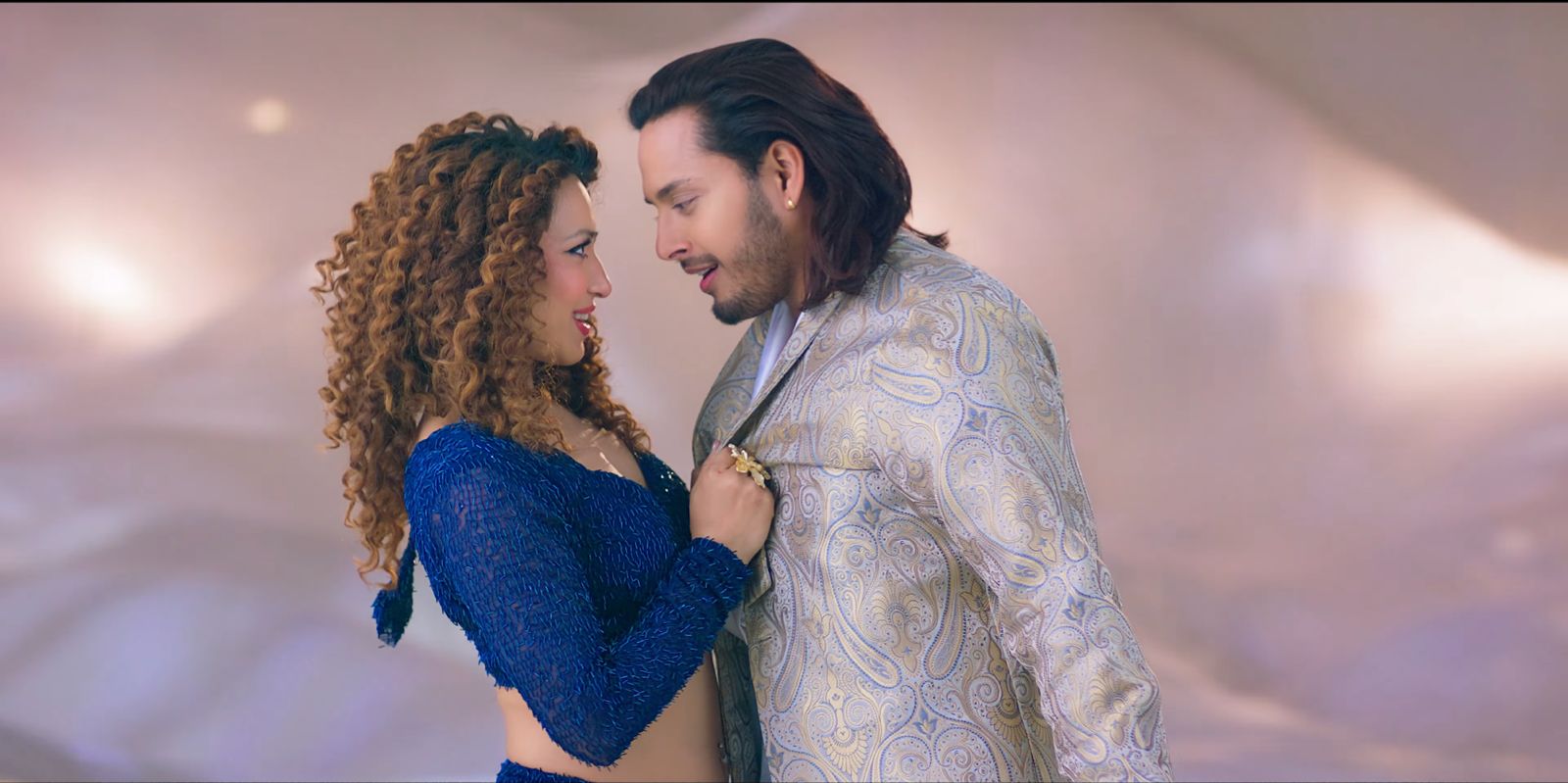 "मोहनी लगायो कान्छीले" सार्वजनिक