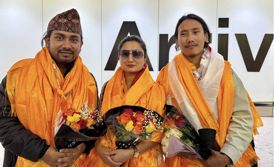 अञ्जु पन्त र  खेम सेन्चुरी सांगीतिक प्रस्तुतिको लागि लण्डन पुगे