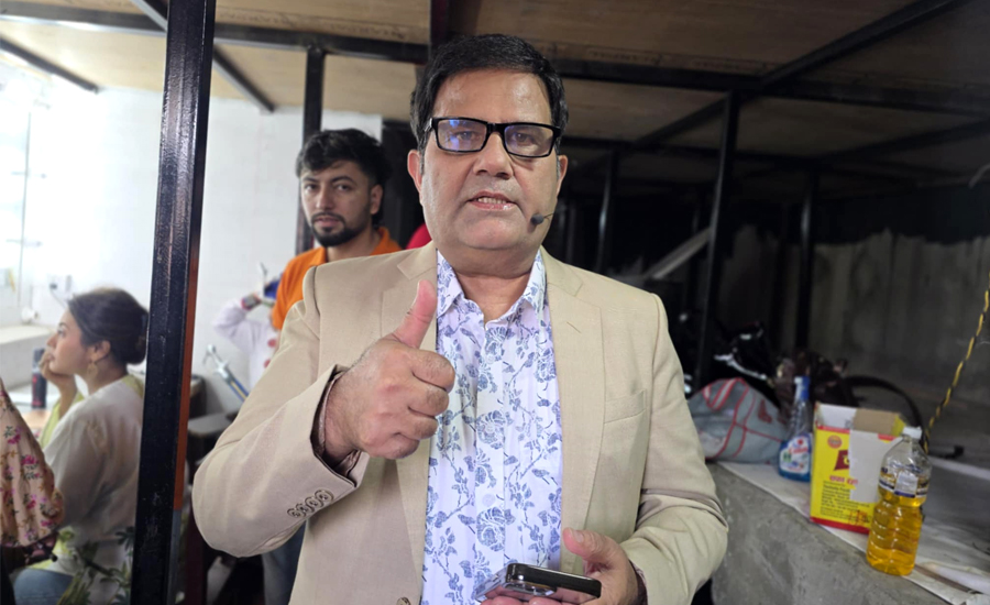 मनोज गजुरेल ‘कमेडी दरबार’मा  फर्किए