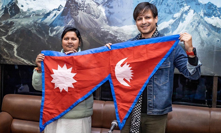 १० दिने नेपाल भ्रमण सकेर स्वदेश फर्किए अभिनेता विवेक