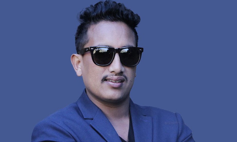 आदर्श  सम्मान चर्चित गायक वसन्त थापालार्ई प्रदान