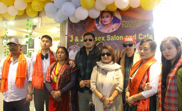 धिरेनद्धारा  ‘जे एन्ड जे युनिसेक्स सलुन’को उद्घाटन
