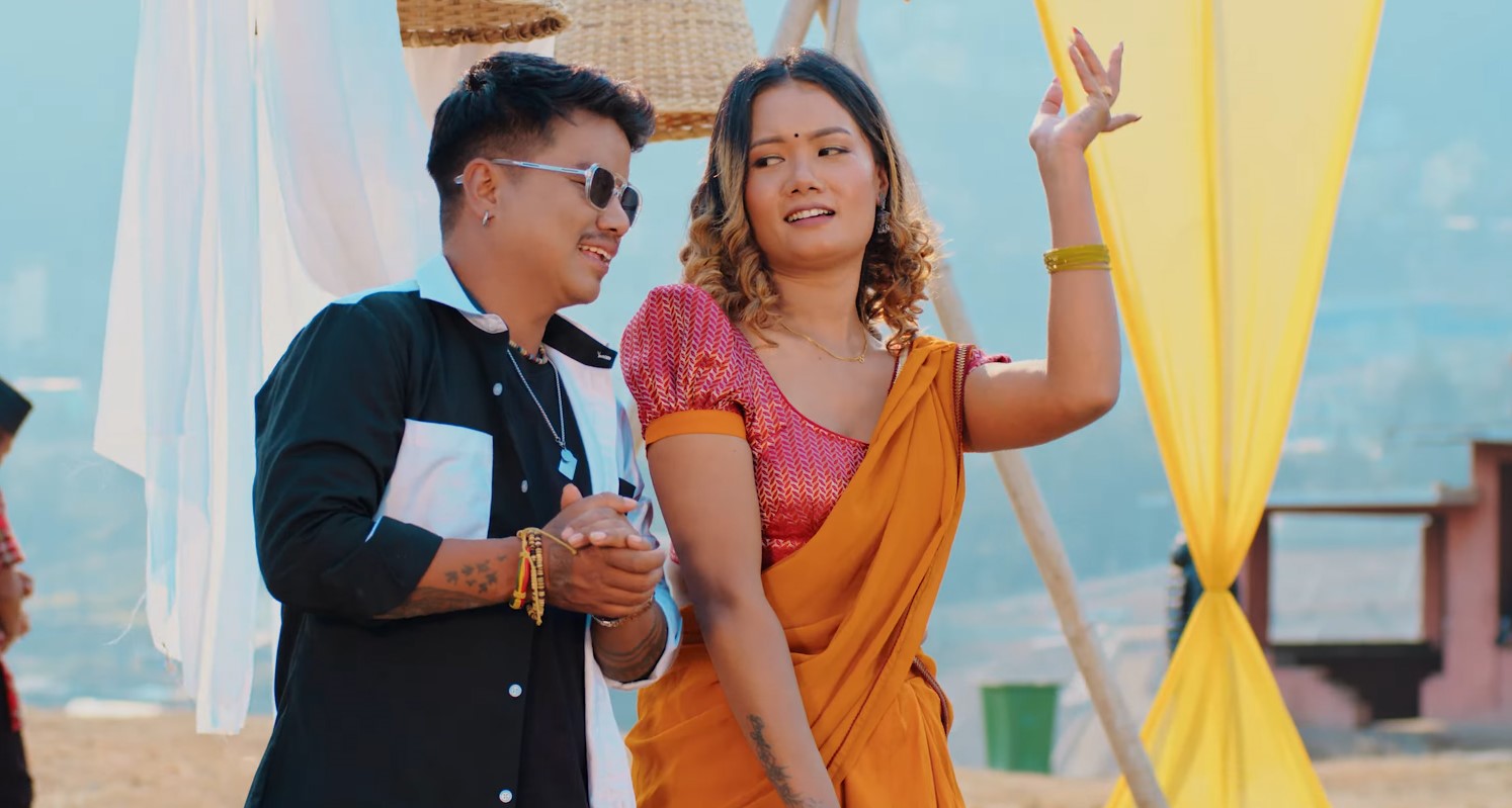 ‘माया पिरती सबै खल्ली बल्ली’  सार्वजनिक