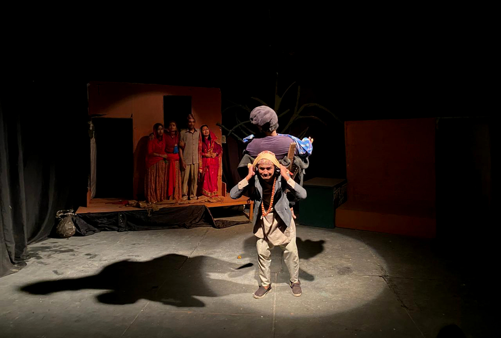 'कर्तव्य' नाटक  मञ्चन हुँदै