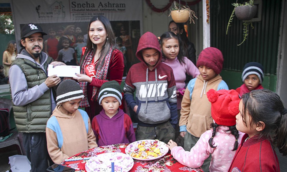 प्रणय दिवसमा अनाथ बालबालिकालाई मिसेस नेपाल उर्मिलाको सहयोग