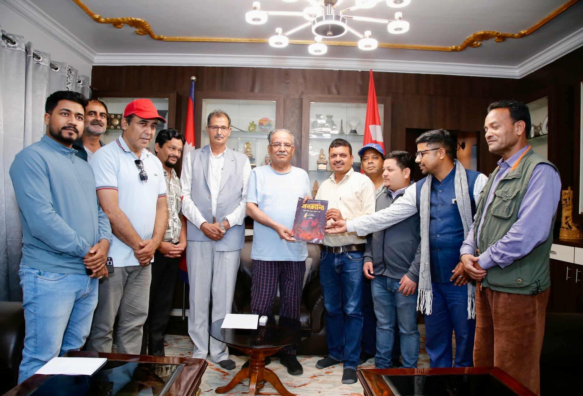 ‘जनक्रान्ति’  निर्माण  हुने, प्रचन्ड ले गरे पोस्टर सार्वजनिक