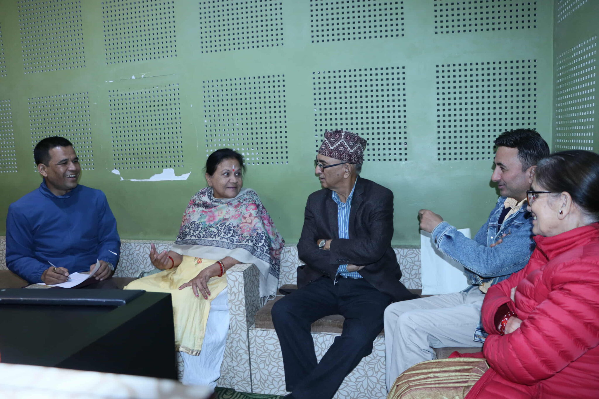 ज्ञानु राणाको स्वरमा  ‘बित्छ बिहान आमाको’  गीत रेकर्ड