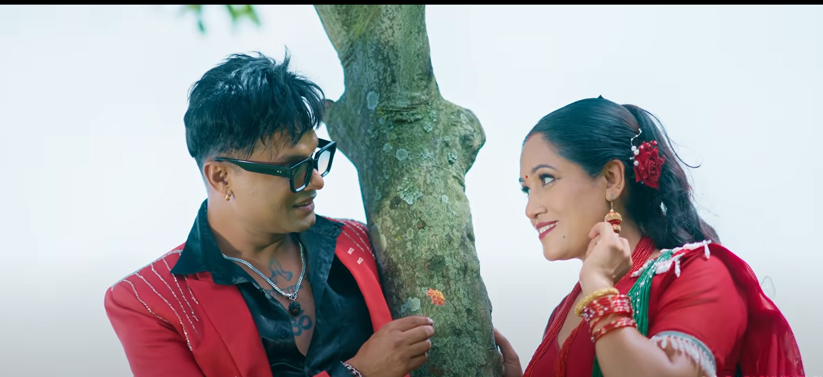 'लाइटै बालेर हेर मयाले' सार्वजनिक