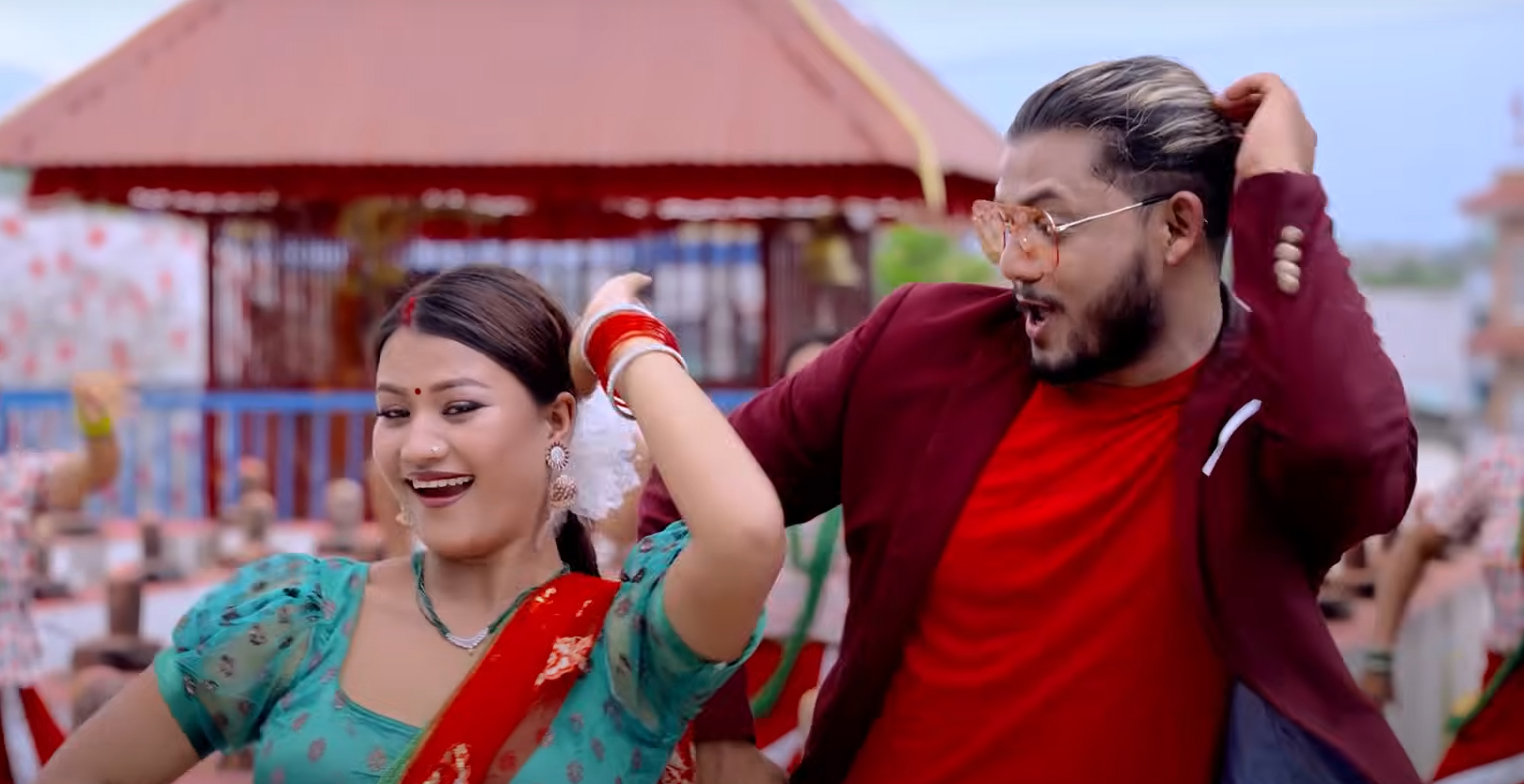 ‘ओइ बुढा नयाँ साडी खोइ बुढा’ सार्वजनिक