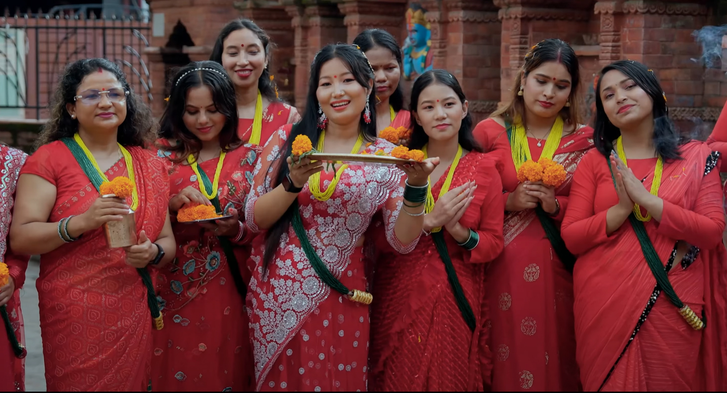 ‘छम छम नाच्ने हो कम्मर भाच्ने हो’ सार्वजनिक