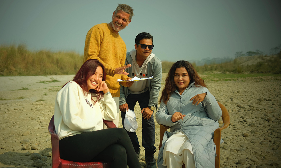 ‘फ्रेन्च किस’मा रेखाको प्रवेश