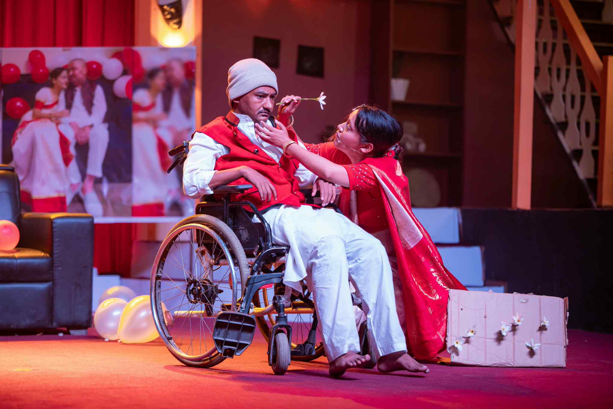 ब्रेन क्यान्सरबाट श्रीमान् गुमाएकी सृजनाको पीडादायी कथा ‘एक्टिङ स्टार’को मञ्चमा