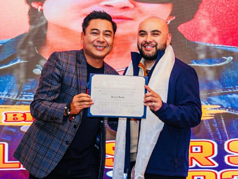 एसेम्ली मेम्बर रागाद्वारा  विजय लामा सम्मानित