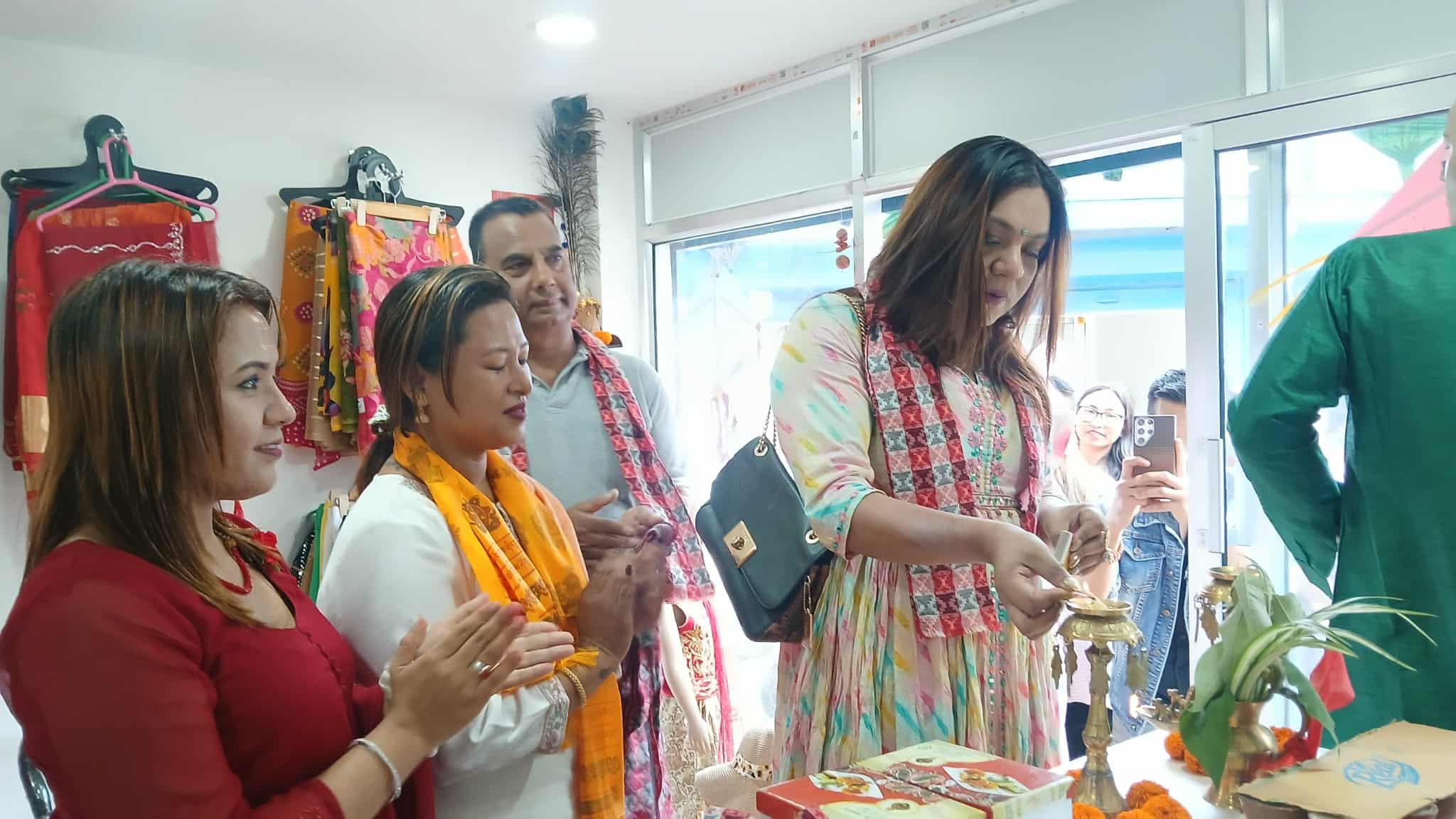 लुनाज कलेक्सन तथा नेल स्टेसन उद्घाटन