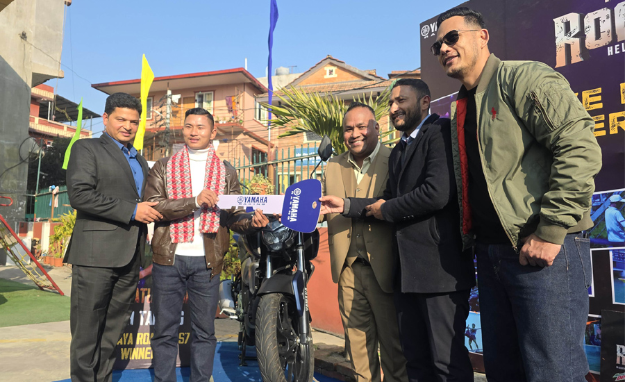 रियालिटी शो 'हिमालय रोडिज'का विजेतालाई पुरस्कार हस्तान्तरण