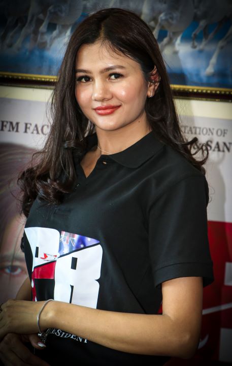 रेखा थापाको नक्कल गर्दा गर्दै अहिले अभिनेत्री भए : बिनिता कार्की